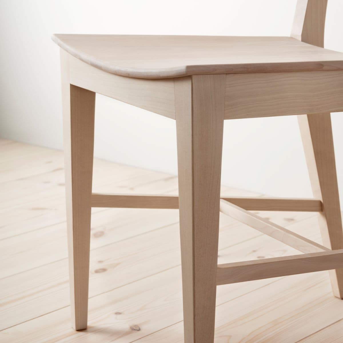 Detaljbild på stol från Norrgavel